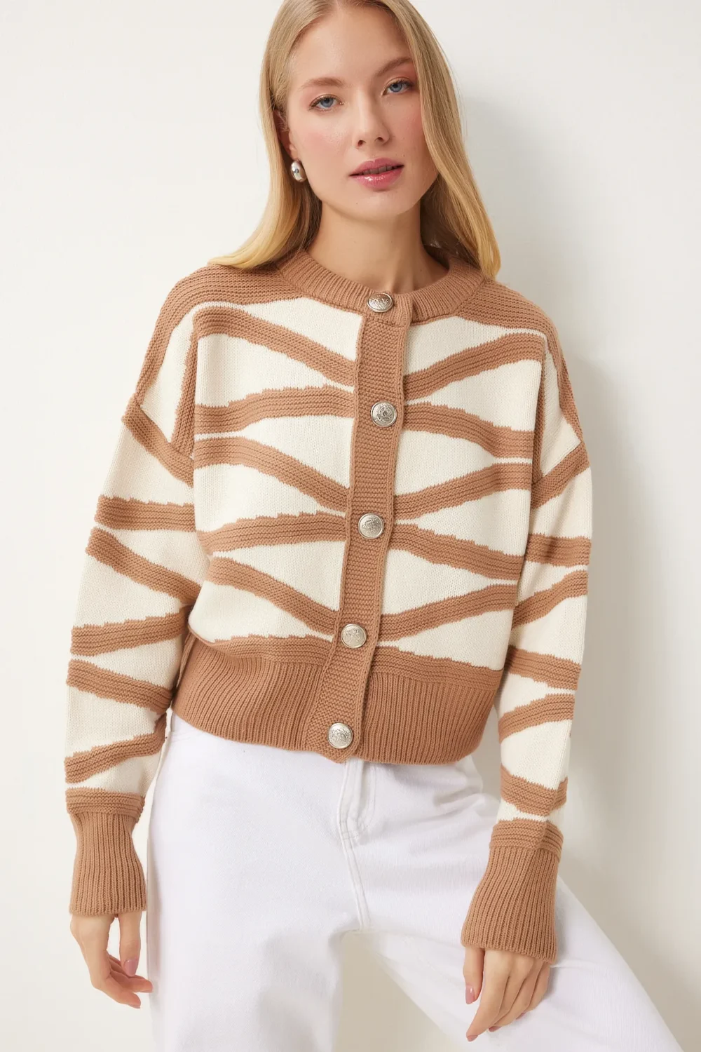 Women's Mink Ecru Contrast Color Stylish Buttoned Knitwear Cardigan - Image 3
