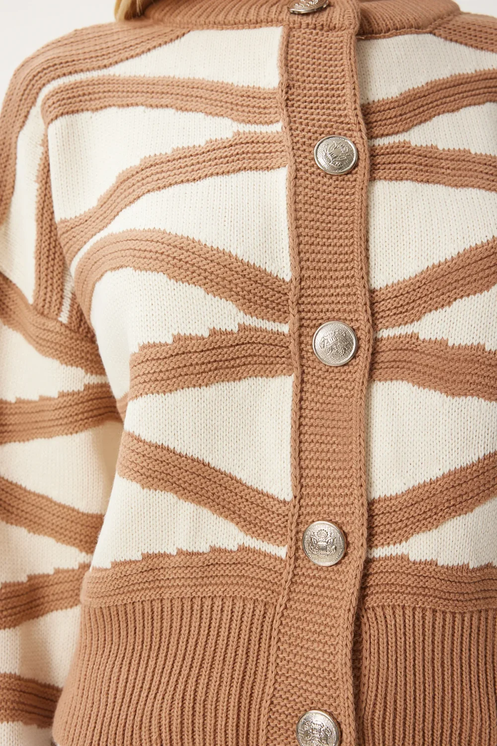 Women's Mink Ecru Contrast Color Stylish Buttoned Knitwear Cardigan - Image 5