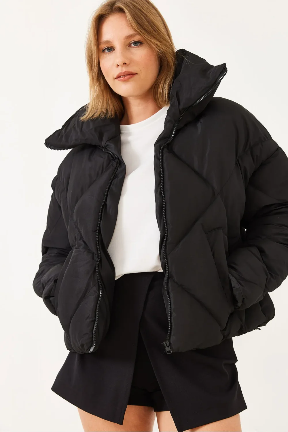 Women's Black Oversize Puffer Jacket - Image 4