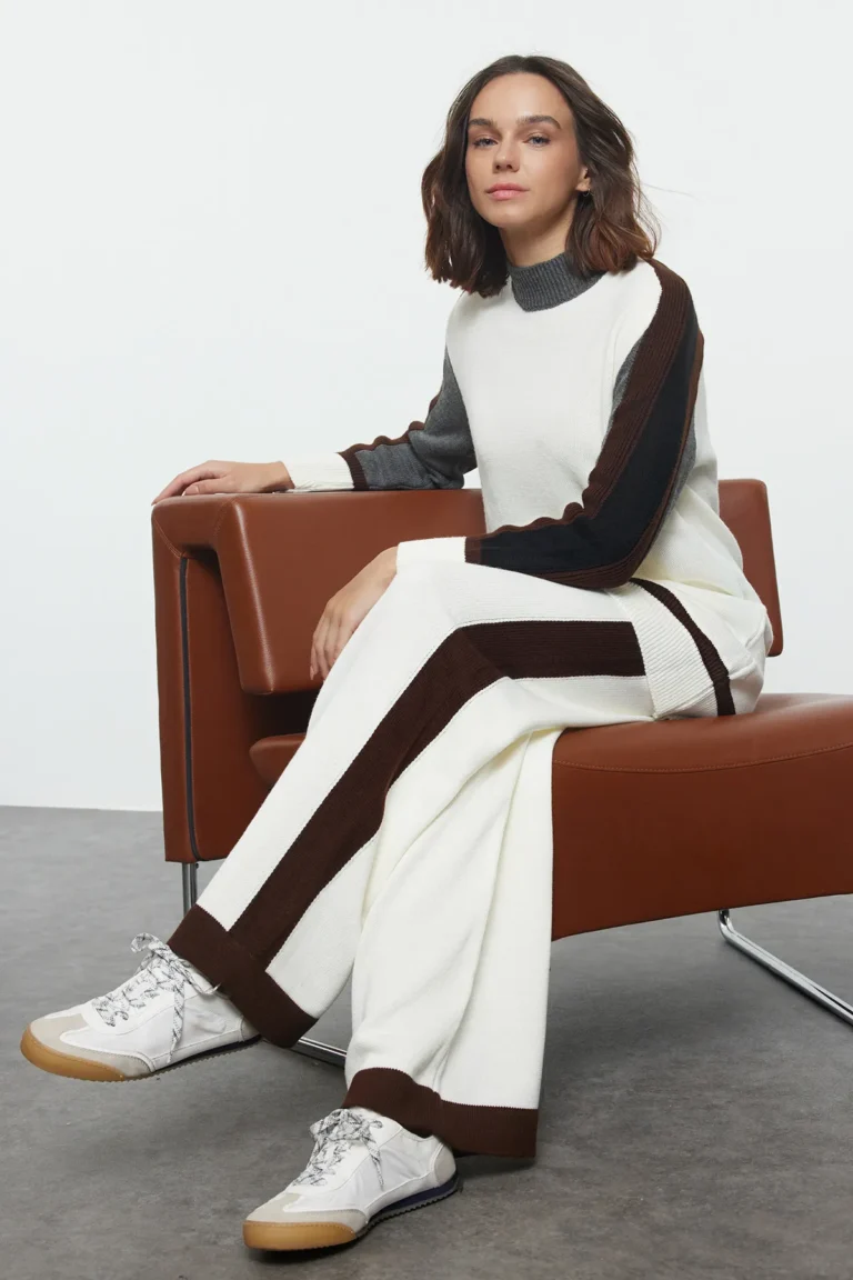 White Color Block Stand Collar Knitwear Top-Bottom Set
