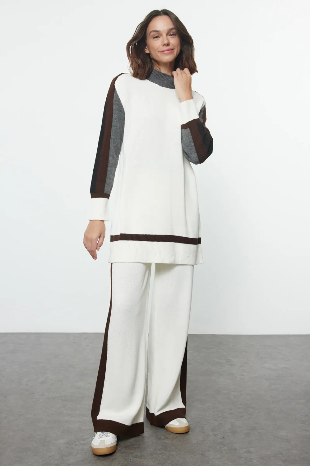 White Color Block Stand Collar Knitwear Top-Bottom Set - Image 3