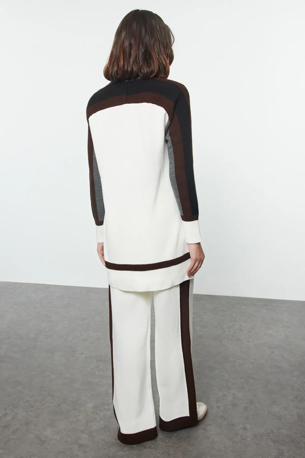 White Color Block Stand Collar Knitwear Top-Bottom Set - Image 7