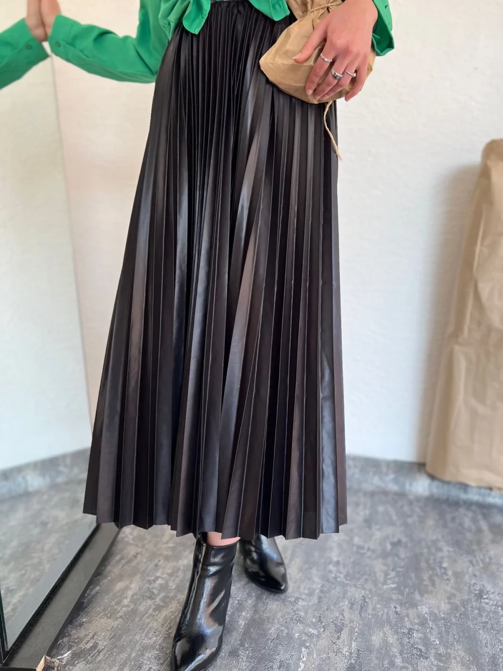 Elastic Waist Pleated Skirt - Black - Image 2