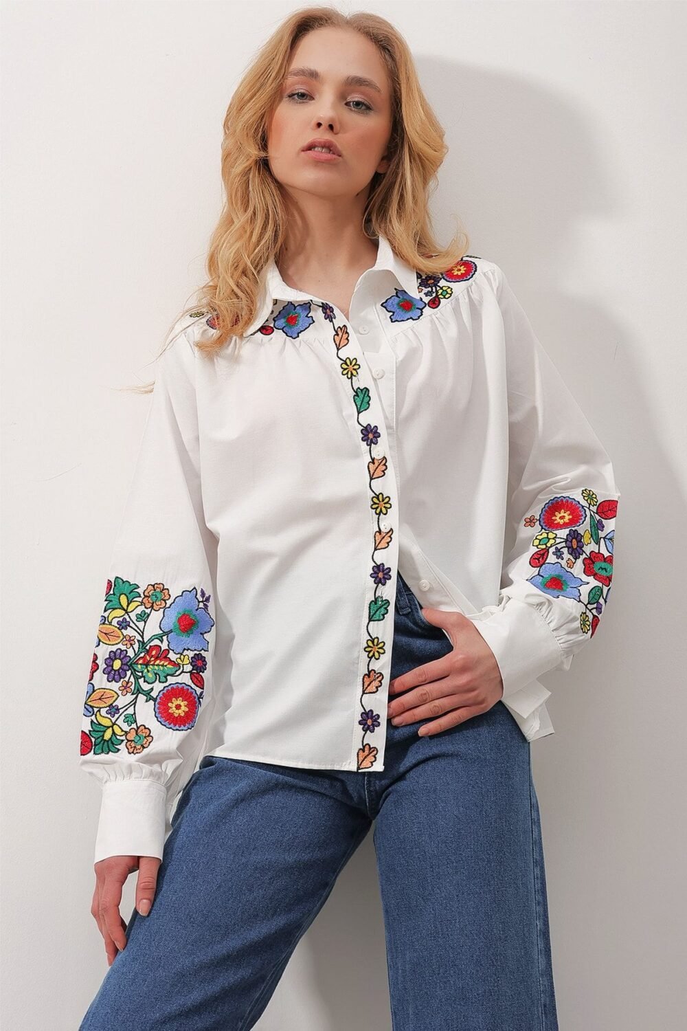 Women's White Floral Embroidered Shirt - Image 3