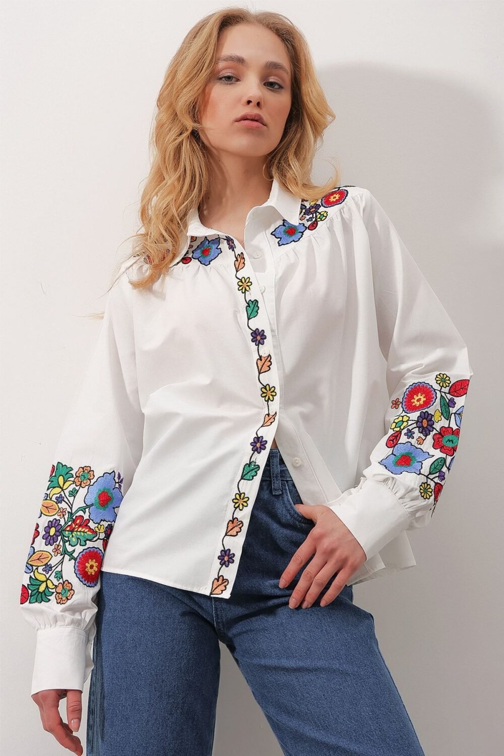 Women's White Floral Embroidered Shirt - Image 4