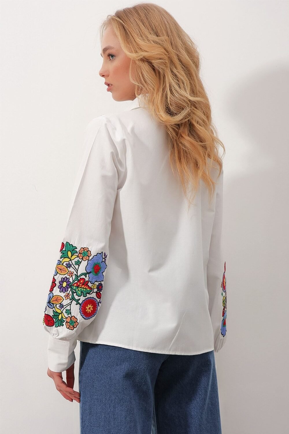 Women's White Floral Embroidered Shirt - Image 7
