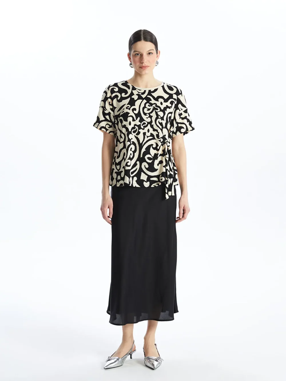 Black Crew Neck Patterned Short Sleeve Oversize Women's Blouse - Image 4