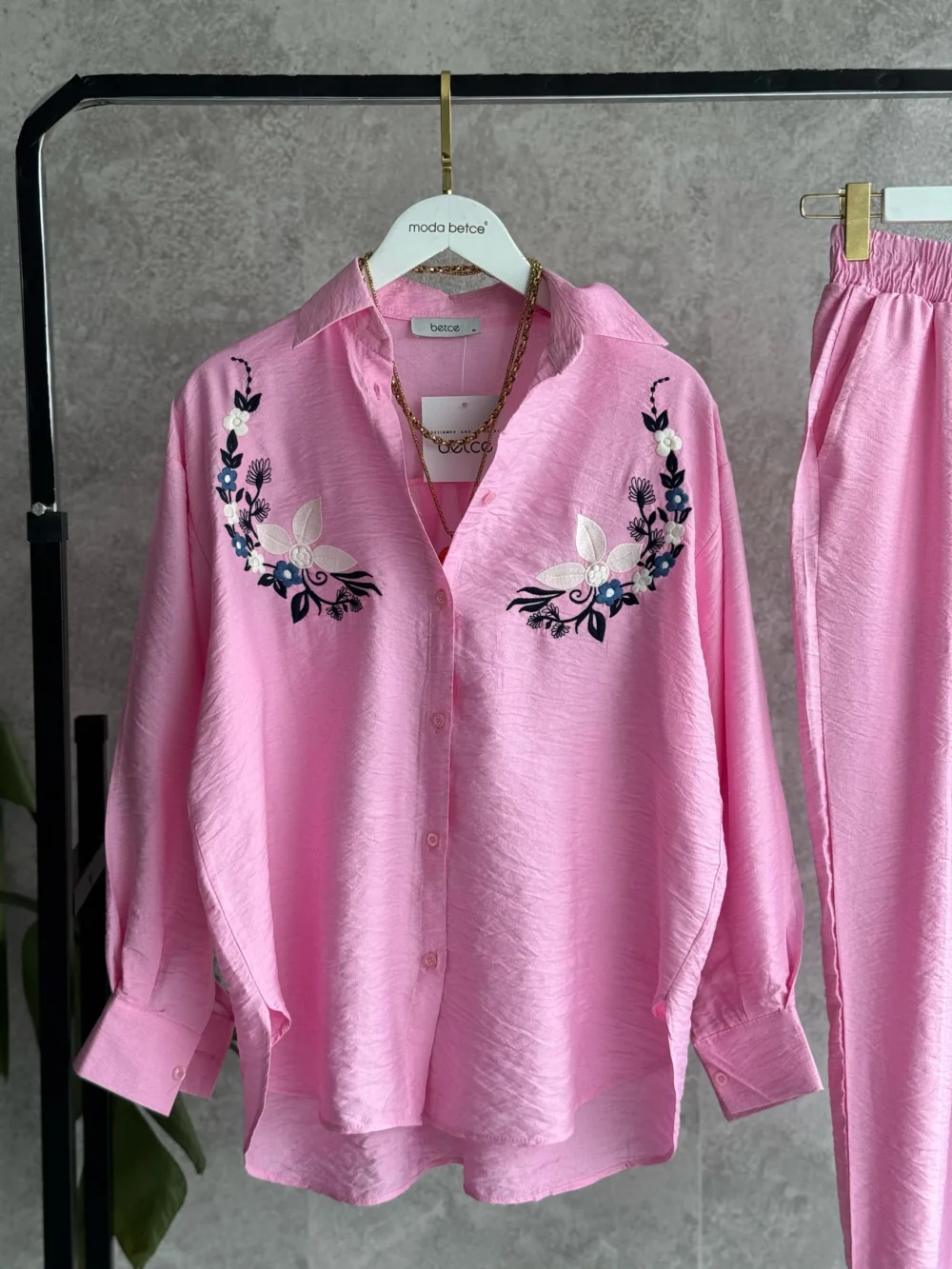 Linen Embroidered Suit Lusi Pink - Image 4