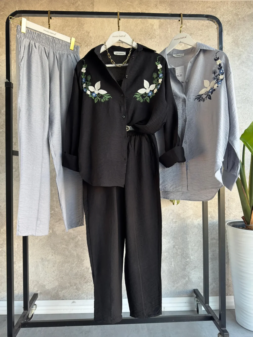 Linen Embroidered Suit - Image 4