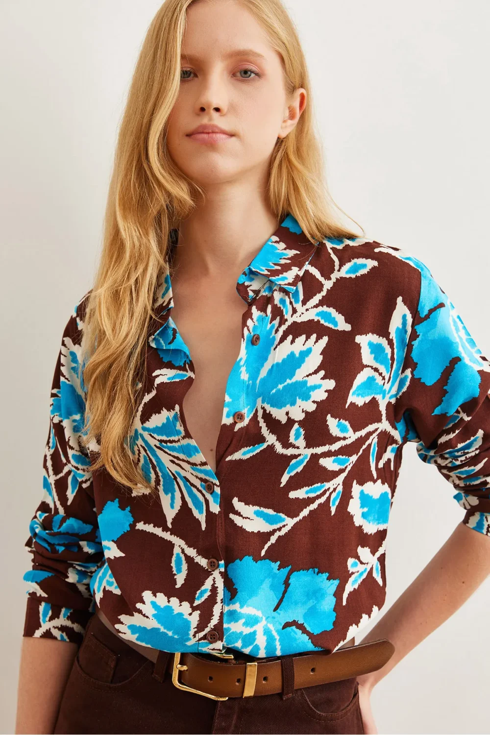 Women's Bitter Coffee Leaf Patterned Flowy  Shirt - Image 5