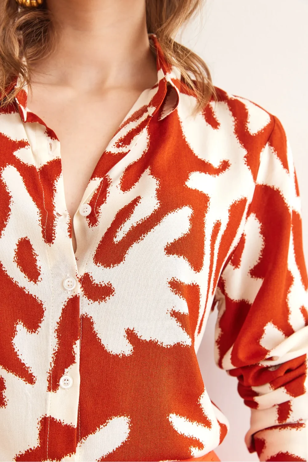 Women's Brick Patterned Shirt - Image 4