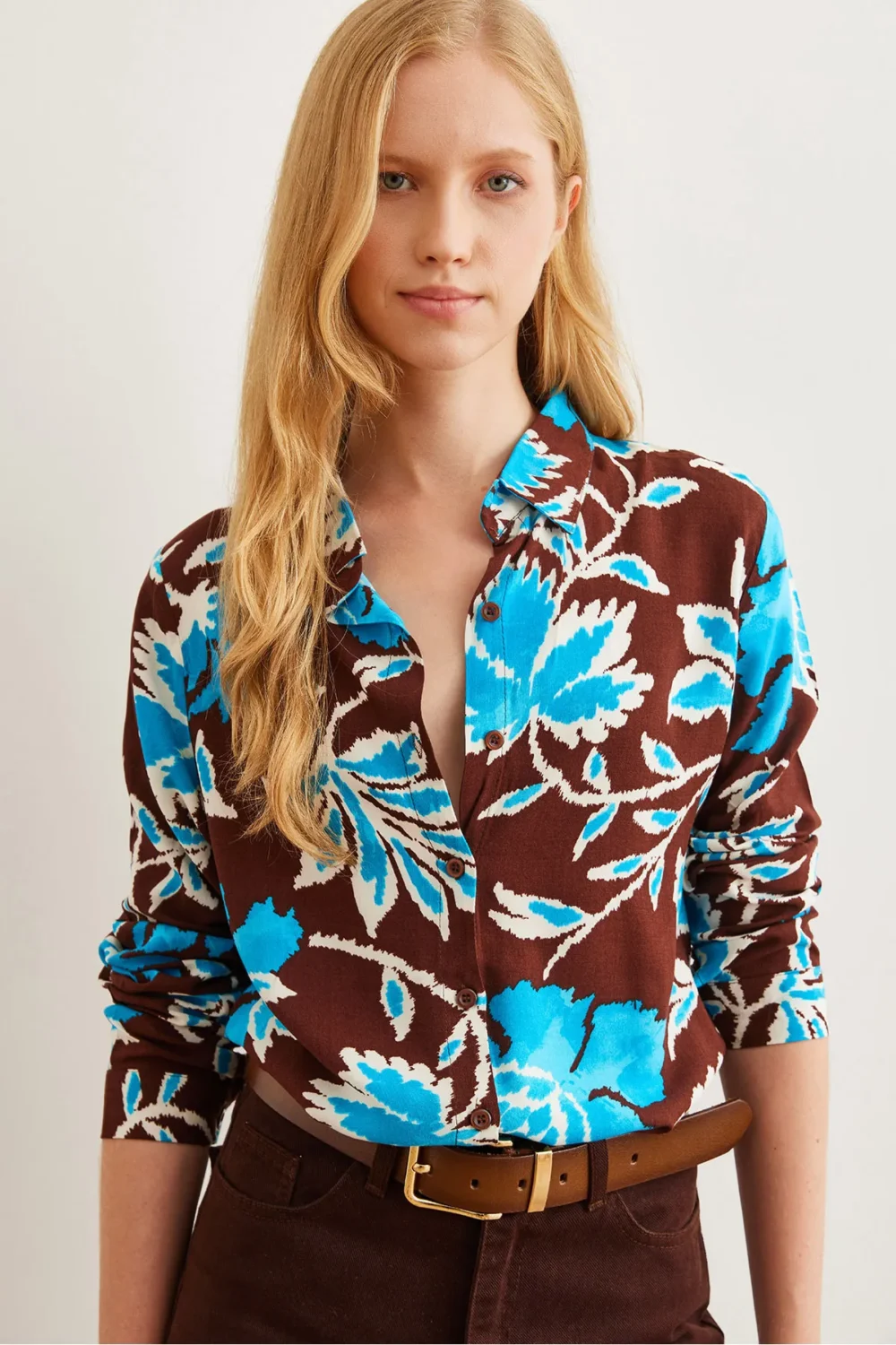 Women's Bitter Coffee Leaf Patterned Flowy  Shirt - Image 2