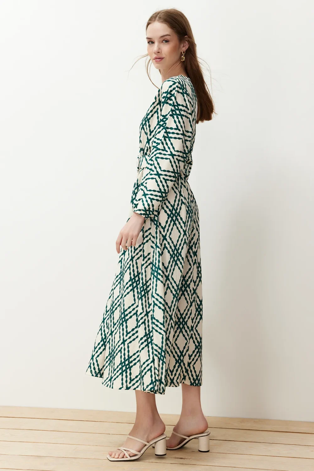 Green Patterned Belt Detailed Crinkle  Dress - Image 4