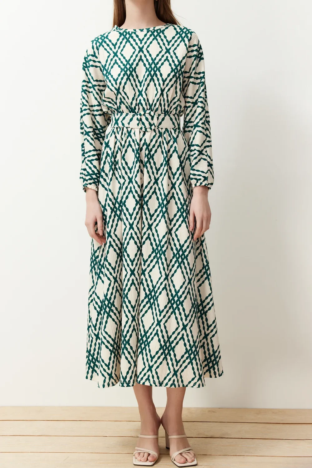 Green Patterned Belt Detailed Crinkle  Dress - Image 6